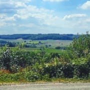 Vergeet ook niet om zo nu en dan om je heen te kijken; de uitzichten over het Zuid-Limburgse heuvelland zijn vaak fenomenaal Vergeet ook niet om zo nu en dan om je heen te kijken; de uitzichten over het Zuid-Limburgse heuvelland zijn vaak fenomenaal