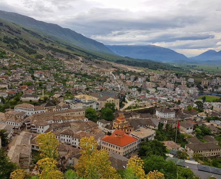 Uitzicht vanaf het kasteel op Gjirokastër
