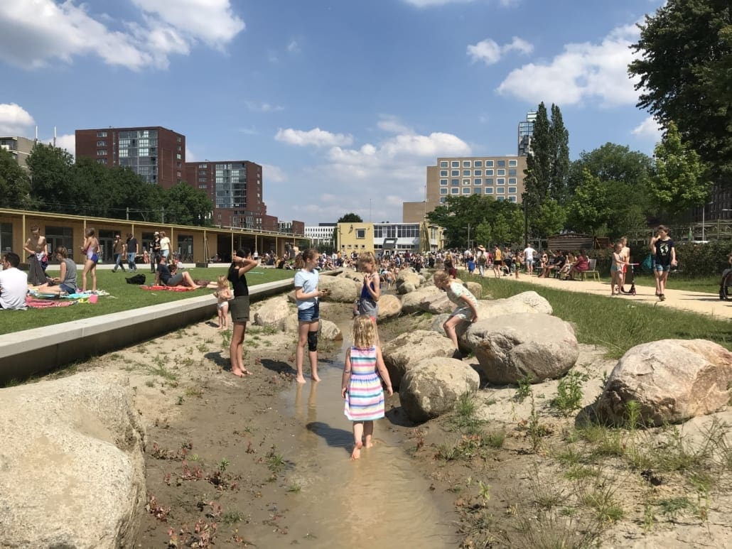 Lekker door het water lopen.