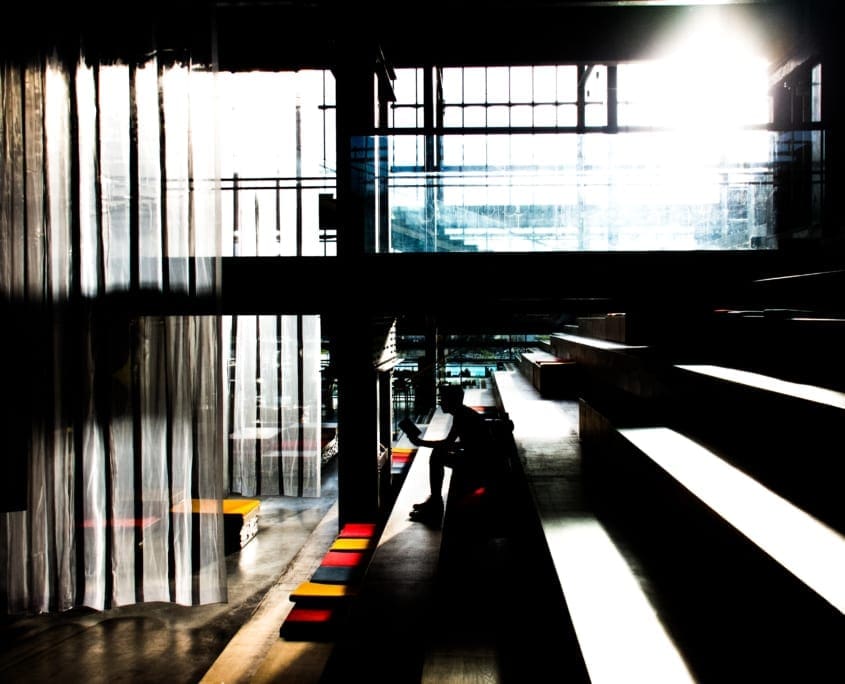 Lochal: Een eenzame lezer in de leeszaal