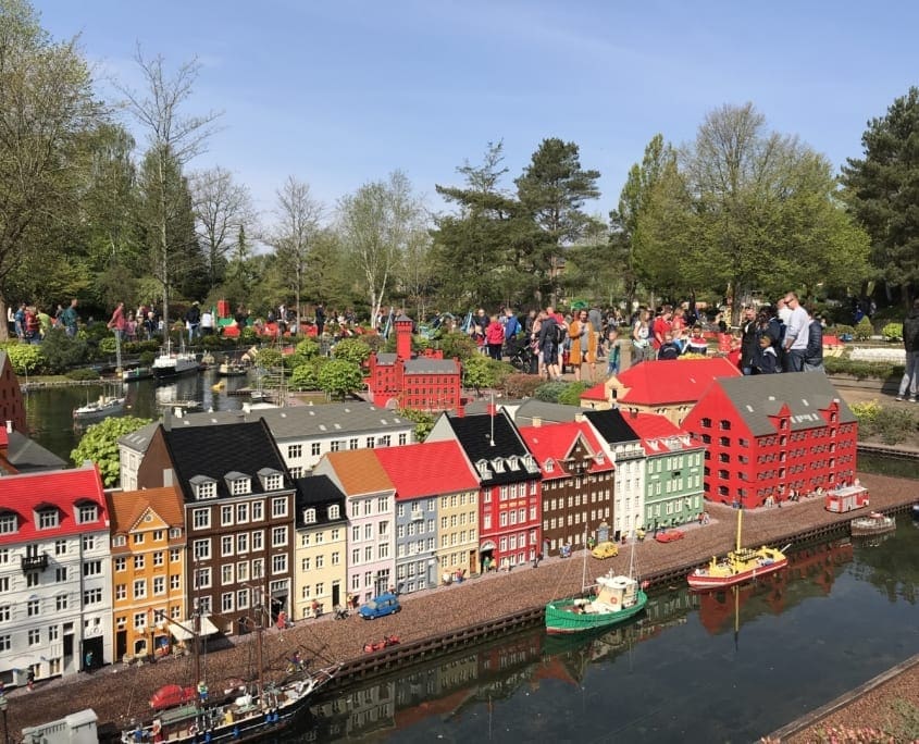 Groots door klein te zijn.