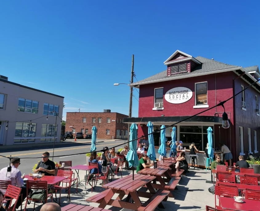 Heerlijk plek voor een ontbijtje of wijntje (of allebei tegelijk voor de liefhebber)