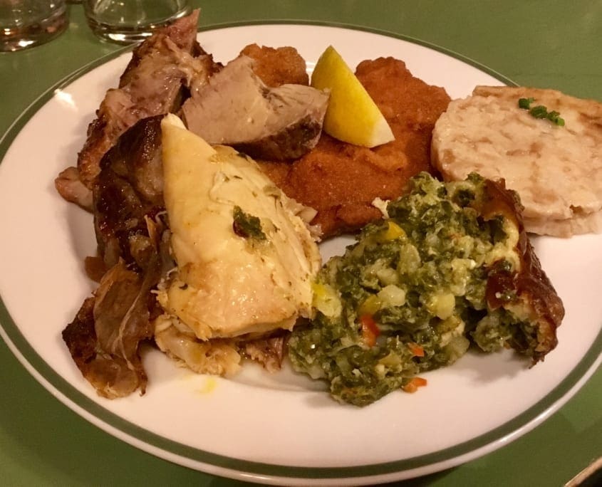 Traditioneel eten: veel vlees en knödeln