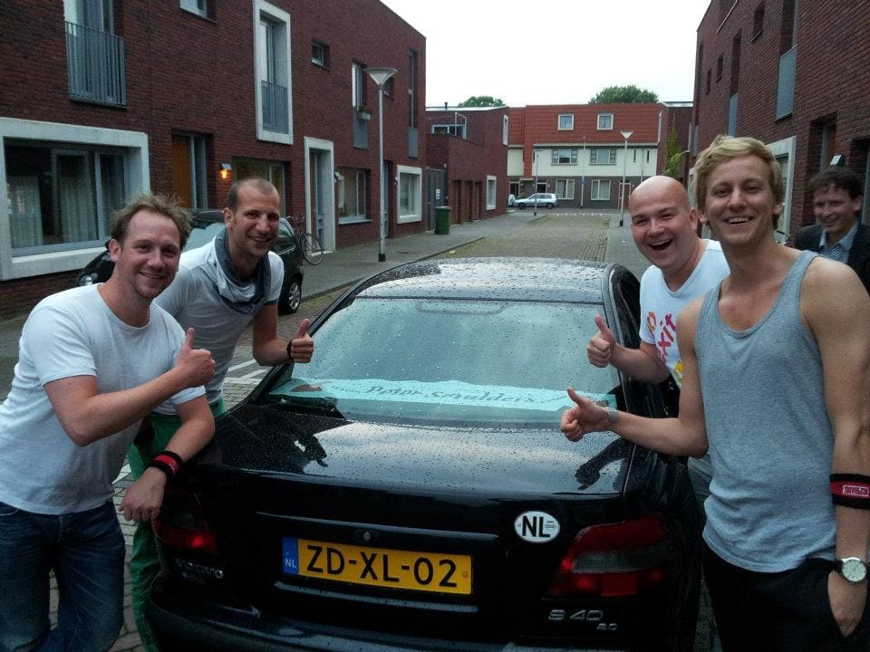De semibetrouwbare auto met uw betrouwbare Reismannen (en Flip)