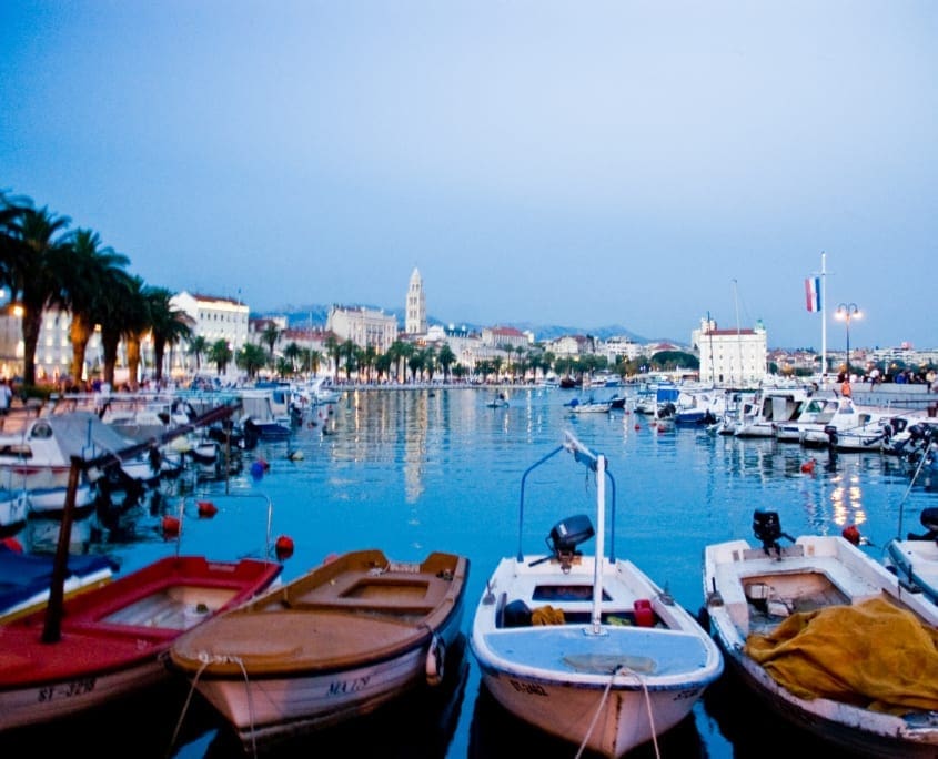 Split: een van de mondaine (zijn het wat toeristische) havenplaatjes van de Balkan.