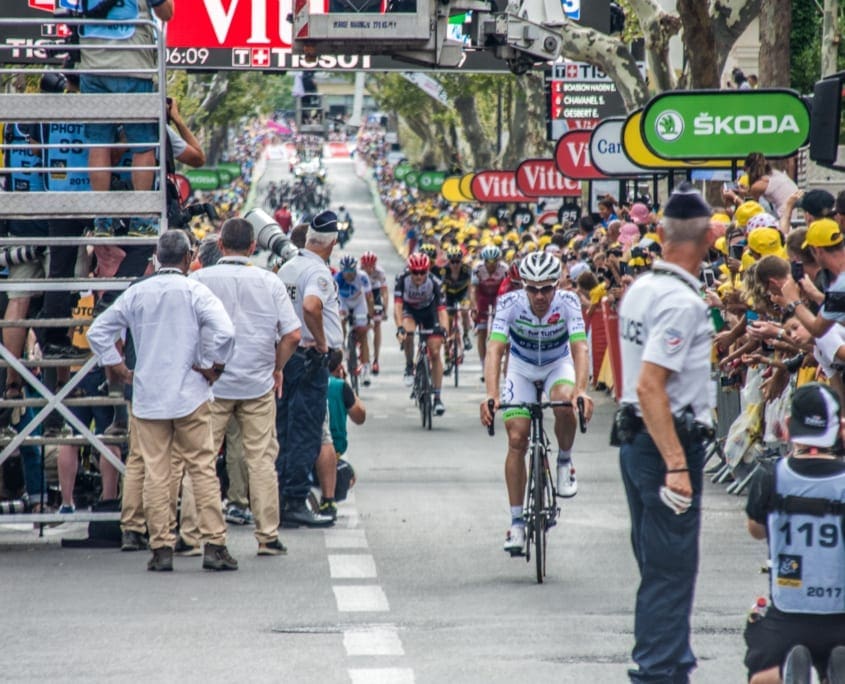 Chaotische taferelen bij de finish van een Tour de France-etappe