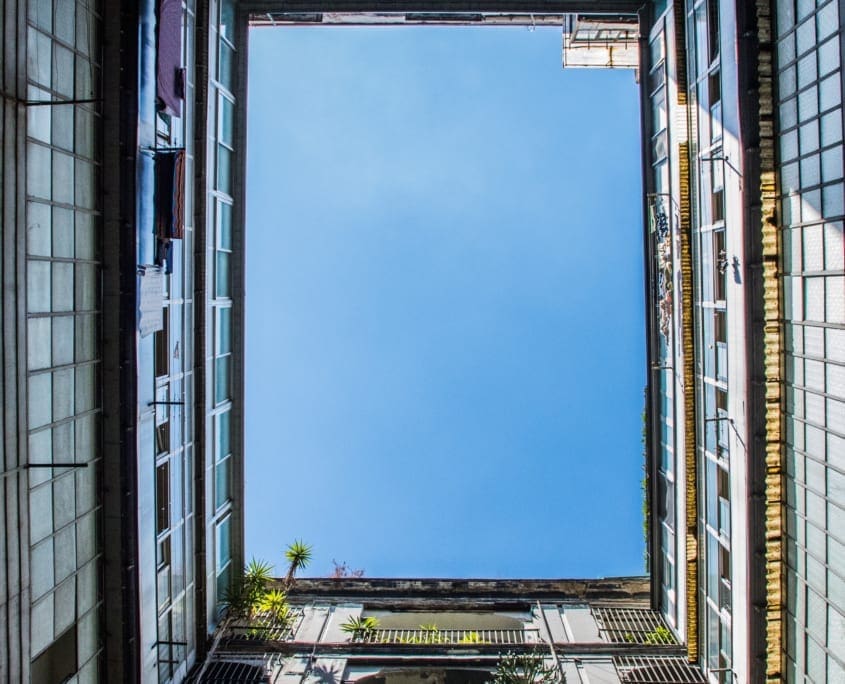 Typische bouwstijl in het Quartieri Spagnoli