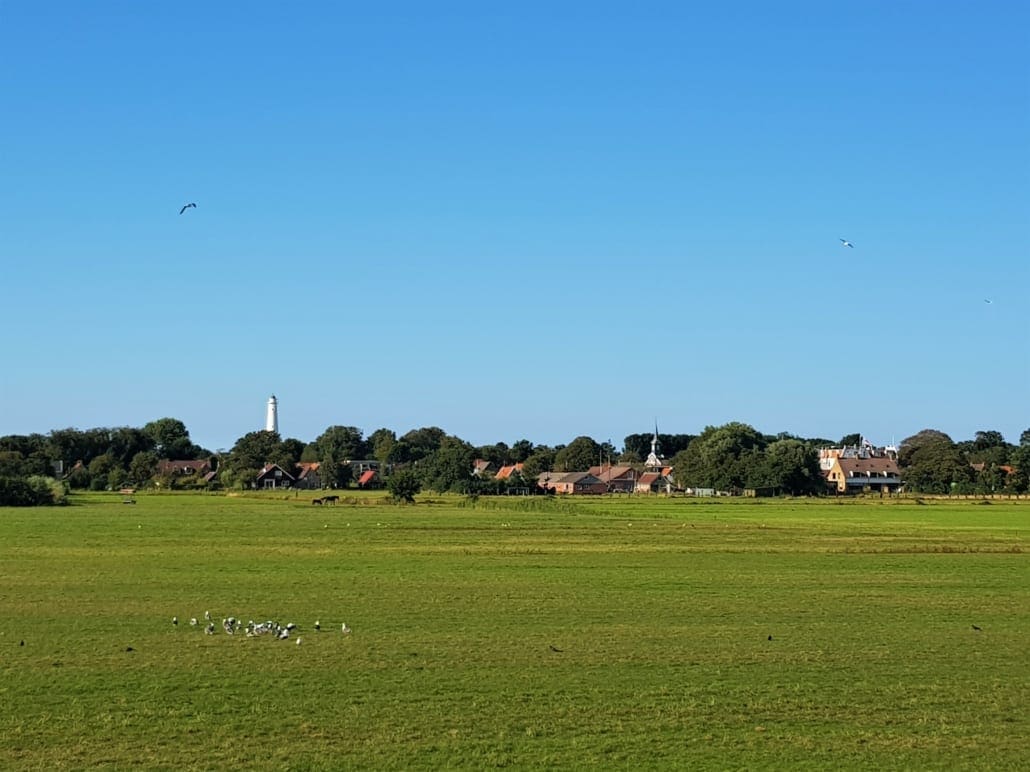 Schiermonnikoog Dorp in de verte