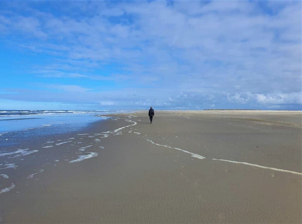 Alleen op het Noordzeestrand op de Vliehors