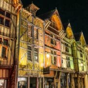 Pittoresk, middeleeuws en kleurrijk: Troyes in één beeld. Pittoresk, middeleeuws en kleurrijk: Troyes in één beeld.