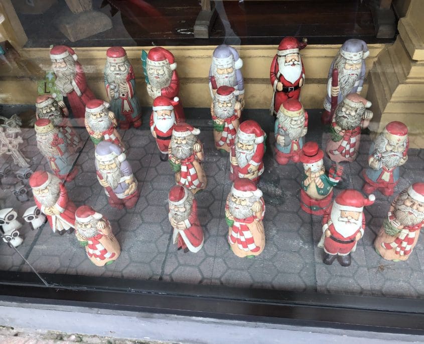 En die typisch Boeddhistische kerstman; allemaal onderdeel van de cultuur van Bali. Of toch niet?