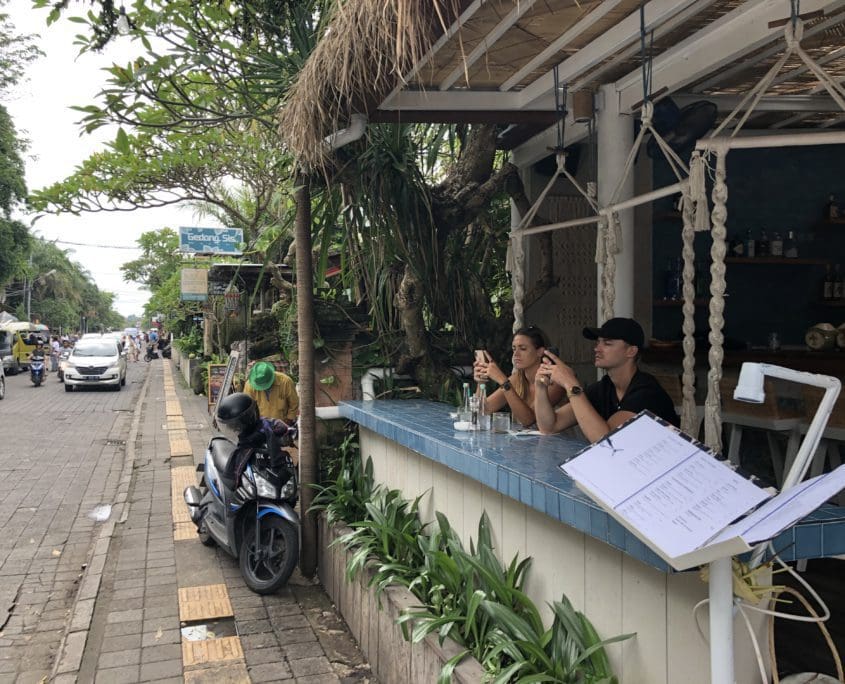 Een typisch straatbeeld in Ubud.