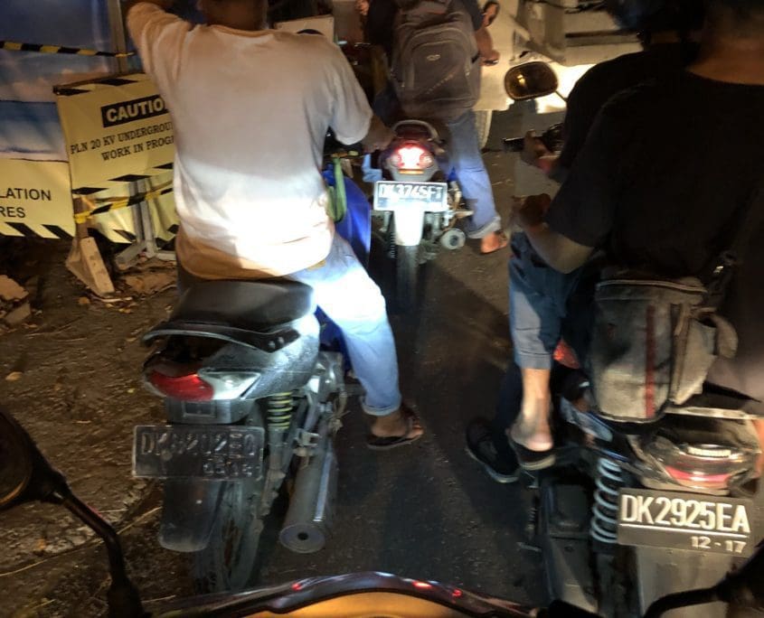 Als je zelf gaat rijden op Bali moet je een bepaalde vorm van chaos kunnen verdragen.