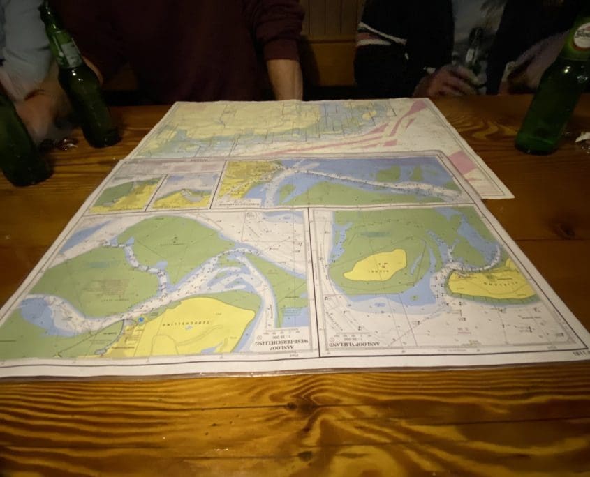 Samen het vaarplan maken, zodat je het meeste haalt uit je weekend varen over de Waddenzee.