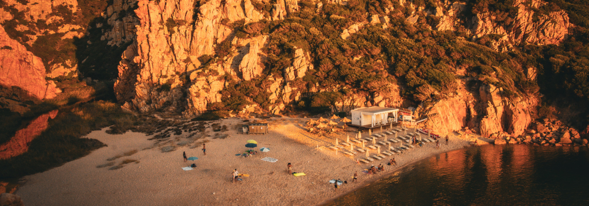 En het Spiaggia di Cala li Cossi zelf. Hét mooiste strand van Sardinië