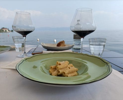 Cacio e Pepe met uitzicht over het Gardameer